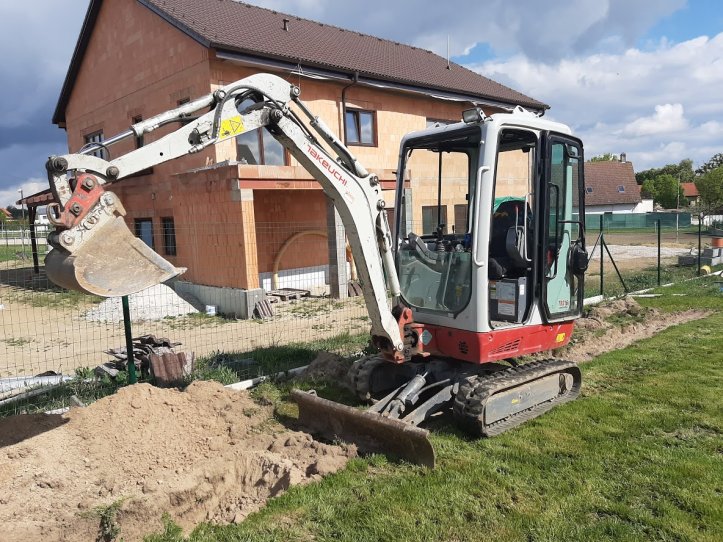 Minibagr Ukázka zemních výkových prací minibagrem